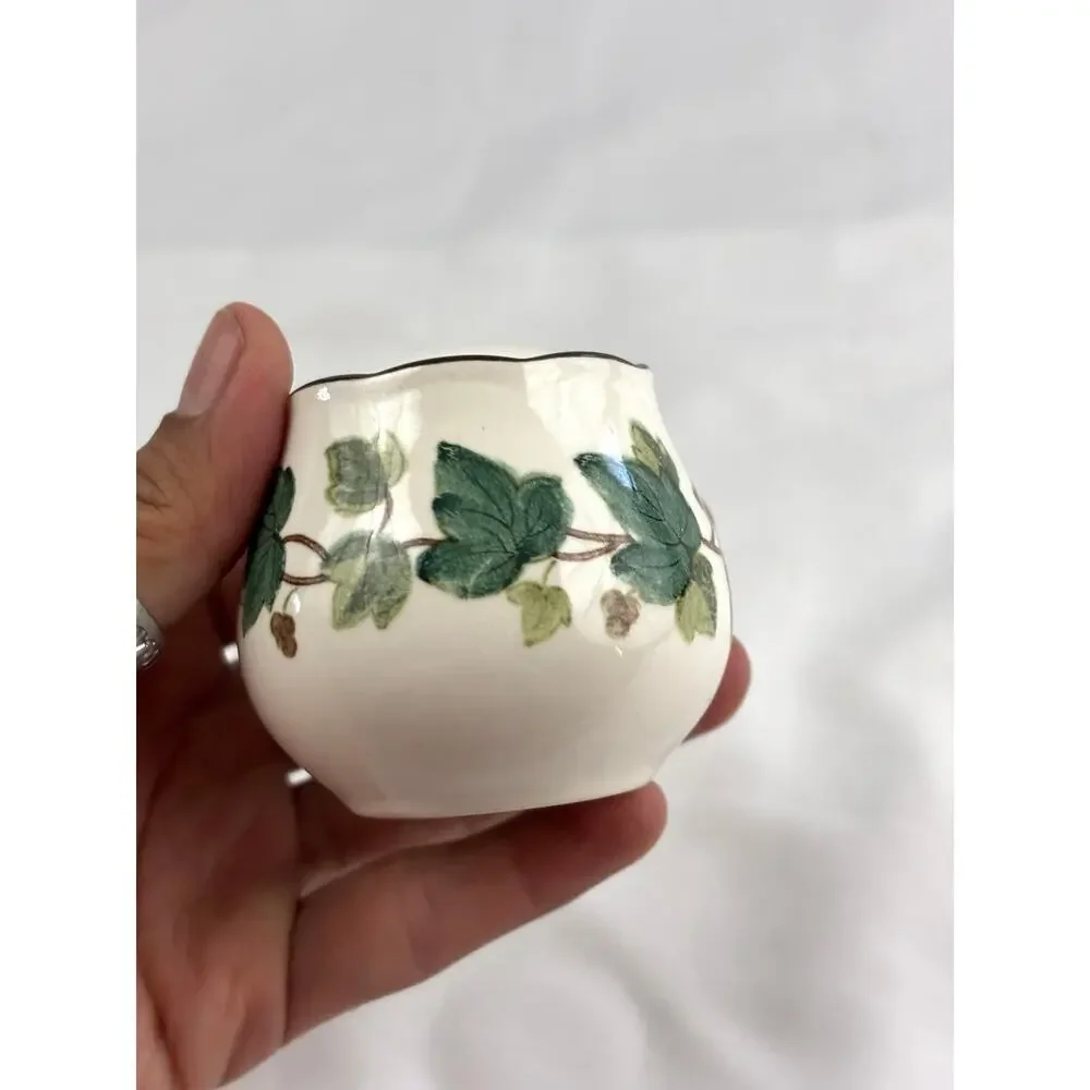 VTG‎ Green Ivy Plant Salt and Pepper Ceramic Shakers Japan Set